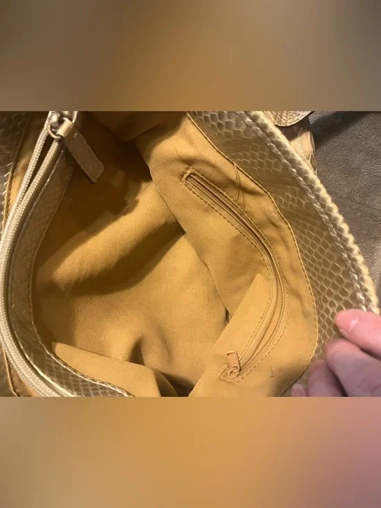 Metallic Gold Python-Texture purse - Picture 6 of 9